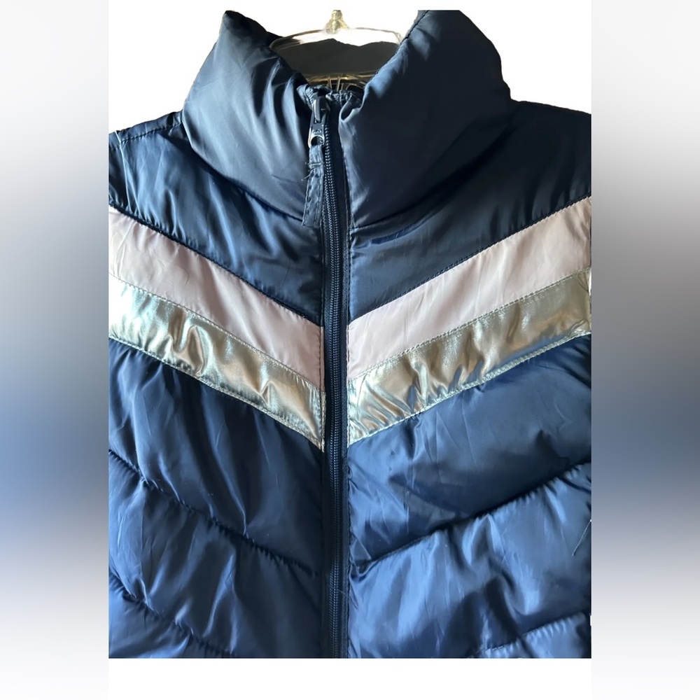 SO American Heritage Womens Juniors Blue Chevron Puffer Vest Sz Medium - Picture 4 of 9